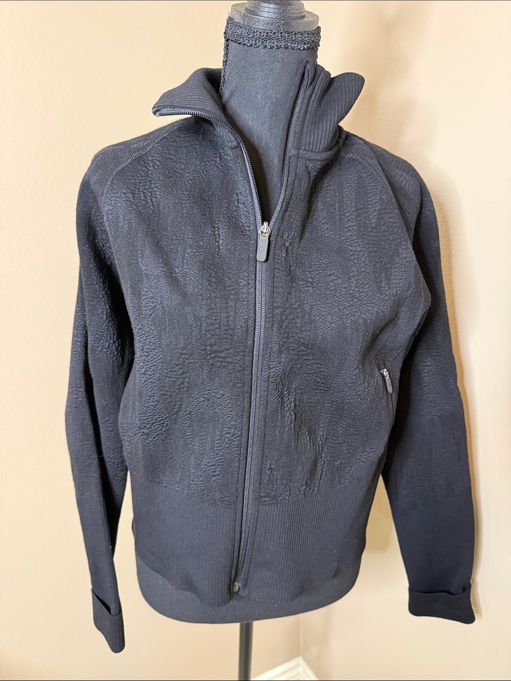 Lululemon women’s -Front Black Jacket
